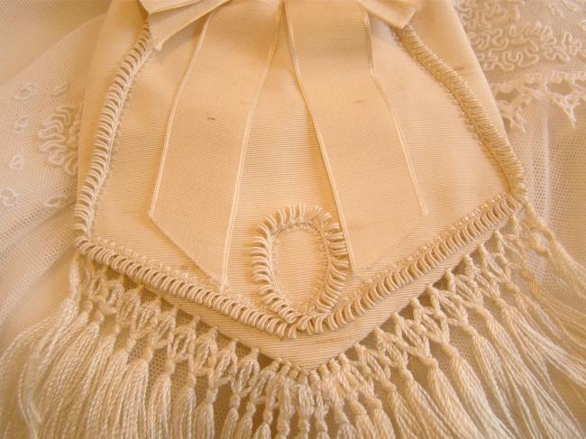 Merveilleuse aumônière en soie, rubans et petites franges 1900
