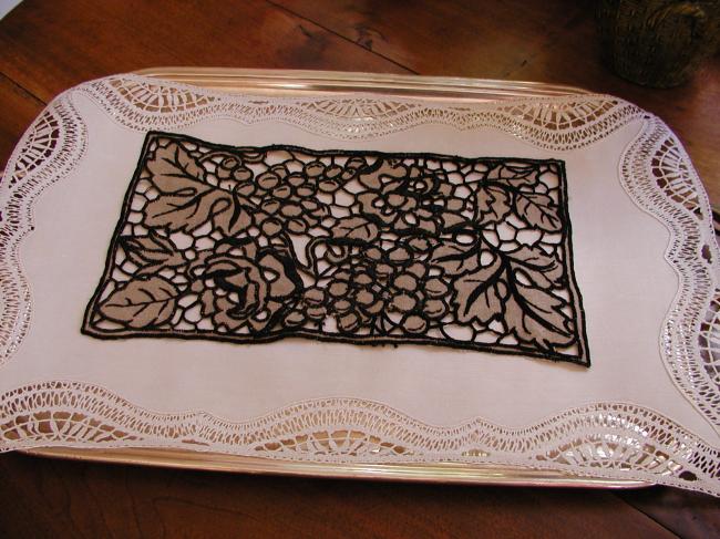 Lovely small table centre with hand-embroidered grapefruits 1900
