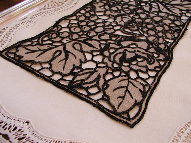 Lovely small table centre with hand-embroidered grapefruits 1900
