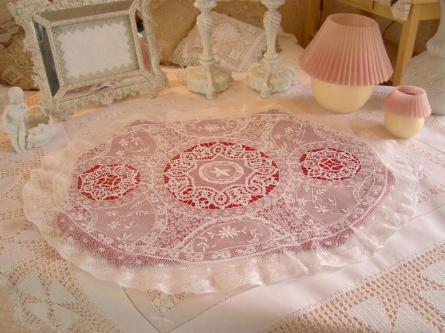 Merveilleux centre de table en dentelle de fond de bonnet et Valenciennes 1900