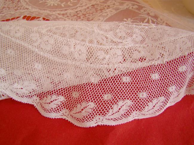 Merveilleux centre de table en dentelle de fond de bonnet et Valenciennes 1900