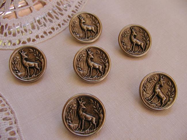 Belle série de 6 boutons de Vénérie en métal argenté, décor de cerf et chêne