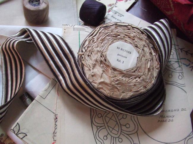 Superbe ruban laine et soie rayée, couleur chocolat & ivoire pour chapeau ancien
