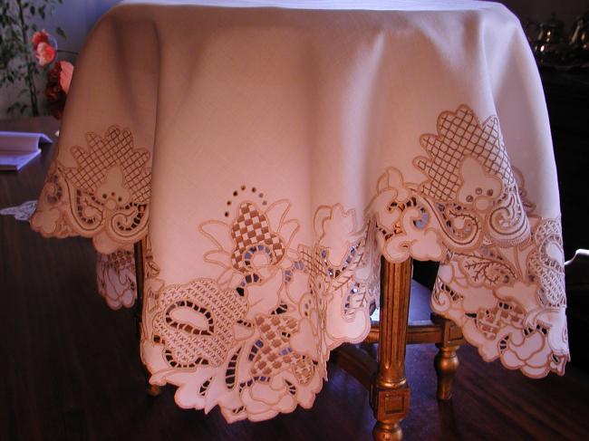 Splendeur de nappe avec broderie Art déco