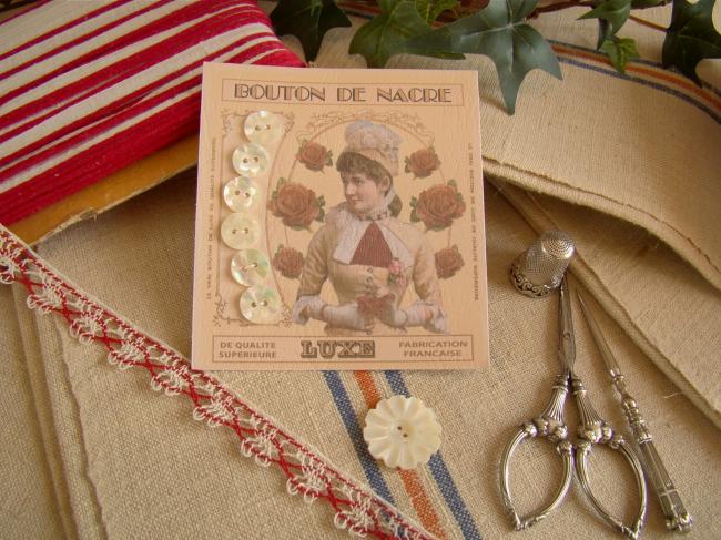 Carte de 6 boutons anciens fleurs en nacre gravés main Ø 10mm