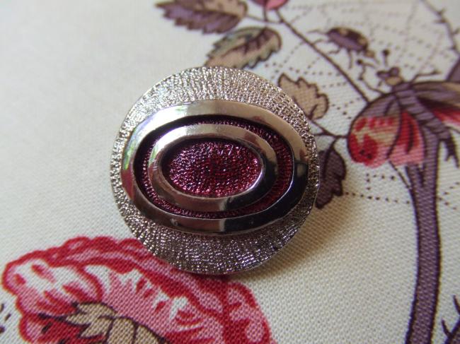 Très beaux boutons de créateur (Maurens) en module métal argenté, coeur rouge