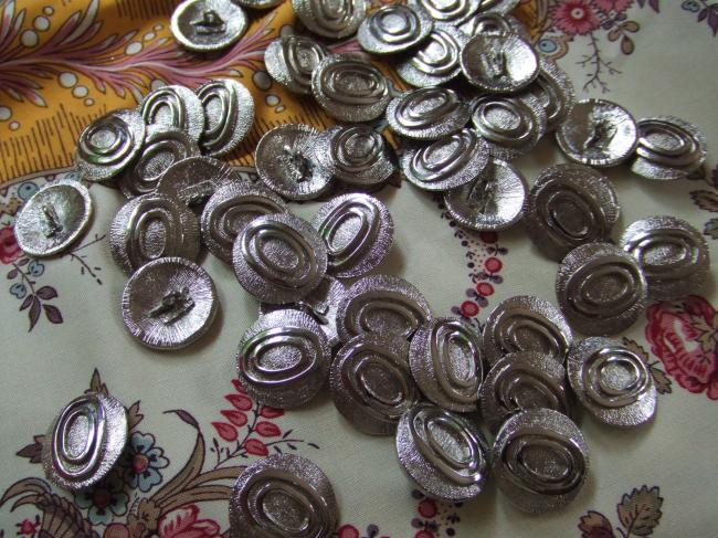 Très beaux boutons de créateur (Maurens) en module métal argenté, (petit pied)