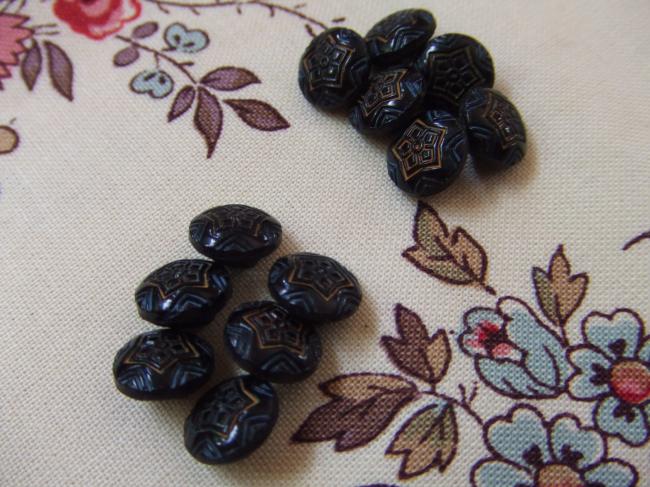 Belle série de 12 minis boutons en opaline noire, décor étoiles peints à la main