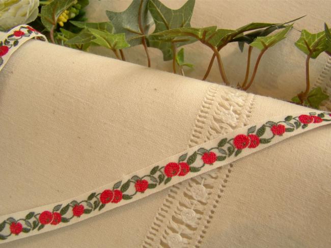 Superbe ruban en coton tissé de petites cerises et feuillage (10mm)