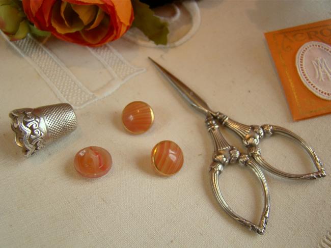 Très joli petit bouton bombé en verre, orange acidulé et filet d'or, 12mm