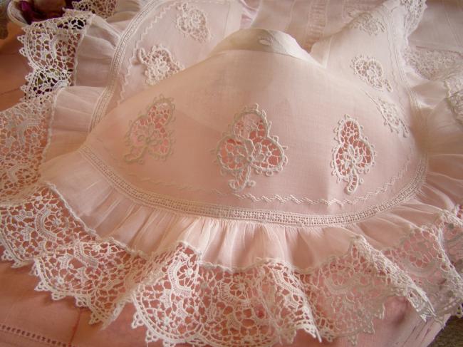 Superbe large col en mousseline avec dentelle chimique, vers 1900
