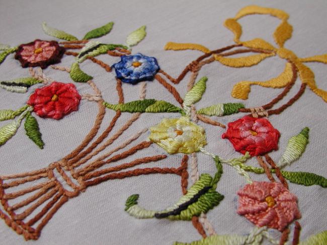 Adorable table runner with colourful hand-embroidered baskets of flowers
