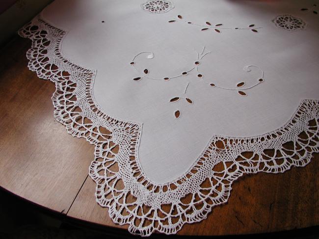 Superb tablecloth with Colbert openwork and Cluny lace inserts 1900