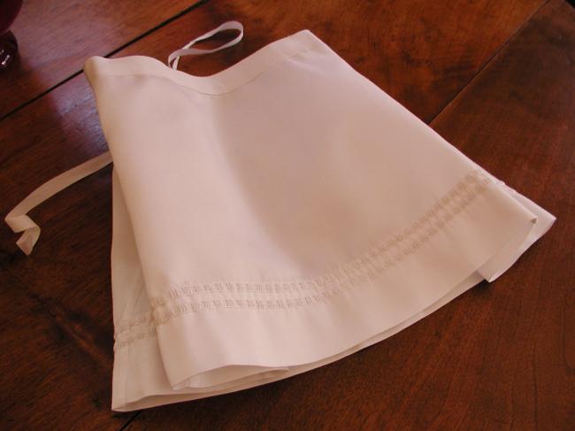 Charming little skirt or petticoat for baby in thick cotton with ribbon 1900