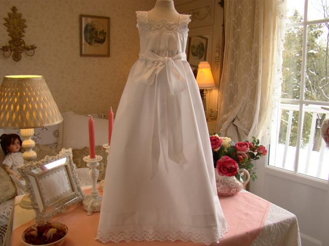 Superbe robe de Baptême en batiste de lin et broderie anglaise à roues 19ème