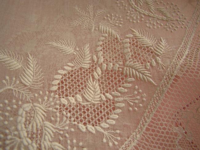 Exceptionnel châle à la Marie Antoinette, en fil de main,riche broderie&dentelle