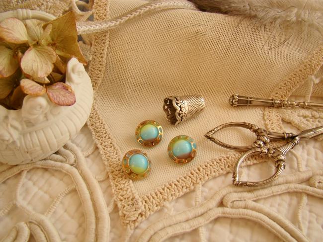  Magnifique petit bouton bombé en verre, couleurs acidulées et chaîne d'or, 15mm