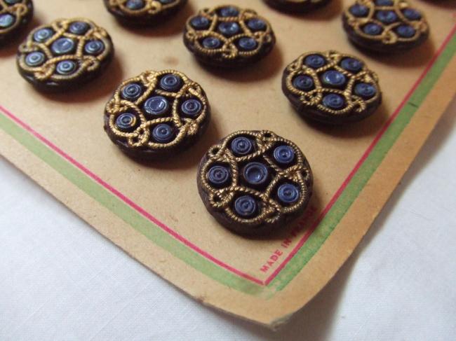Superbe série de 24 boutons bleu& marron,  imitation passementerie, peints doré