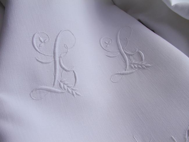 Enchanting linen sheet with hand-embroidered Richelieu wheats & monogramm LL