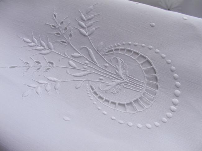 Enchanting linen sheet with hand-embroidered Richelieu wheats & monogramm LL