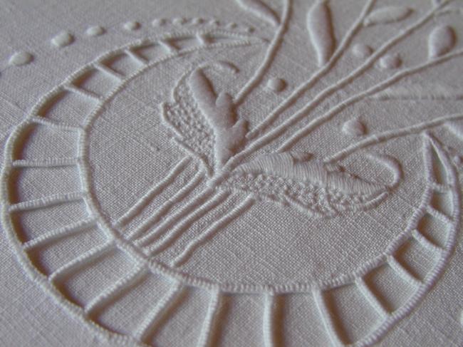 Enchanting linen sheet with hand-embroidered Richelieu wheats & monogramm LL