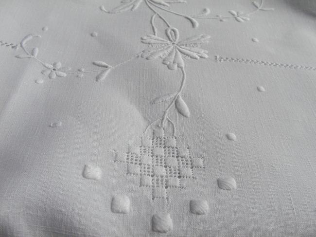 So lovely linen sheet with hand-embroidered floral pattern and drawn thread work