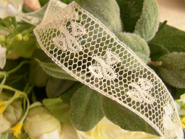 Véritable dentelle de Valenciennes d'entredeux, semis de roses (fuseaux)