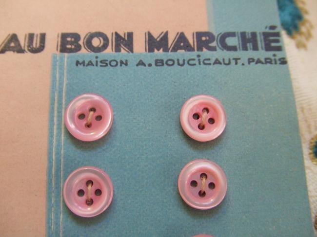 Adorable carte de 12 minis boutons en nacre teintée en rose, Au Bon Marché.