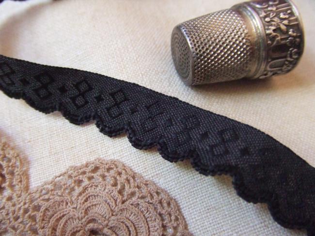 Adorable ruban à feston de couleur noire, petits motifs tissés, idéal costume