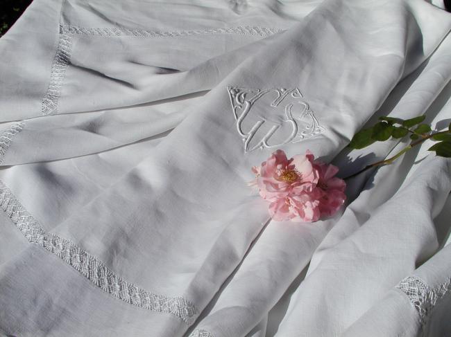 Enchanting pur fine linen sheet with monogramm GS and large drawn thread river