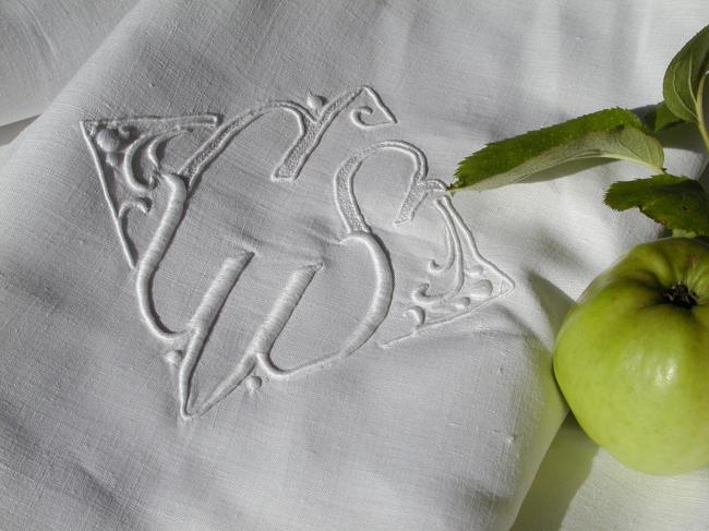 Enchanting pur fine linen sheet with monogramm GS and large drawn thread river
