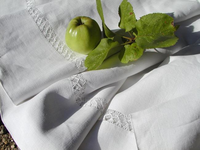 Enchanting pur fine linen sheet with monogramm GS and large drawn thread river