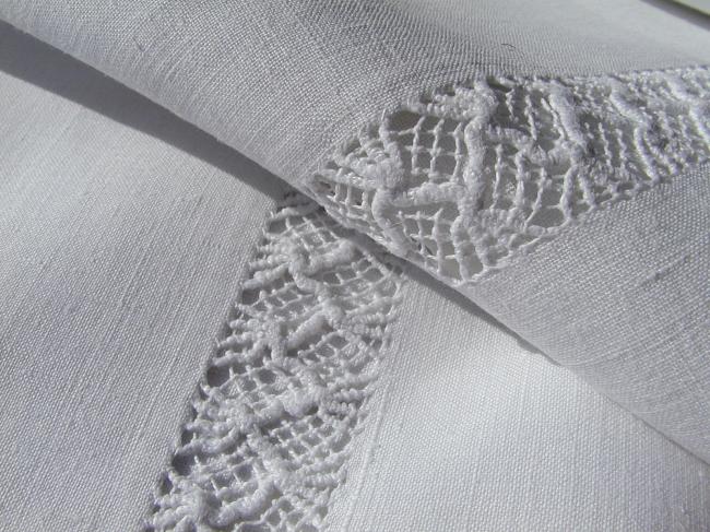 Enchanting pur fine linen sheet with monogramm GS and large drawn thread river