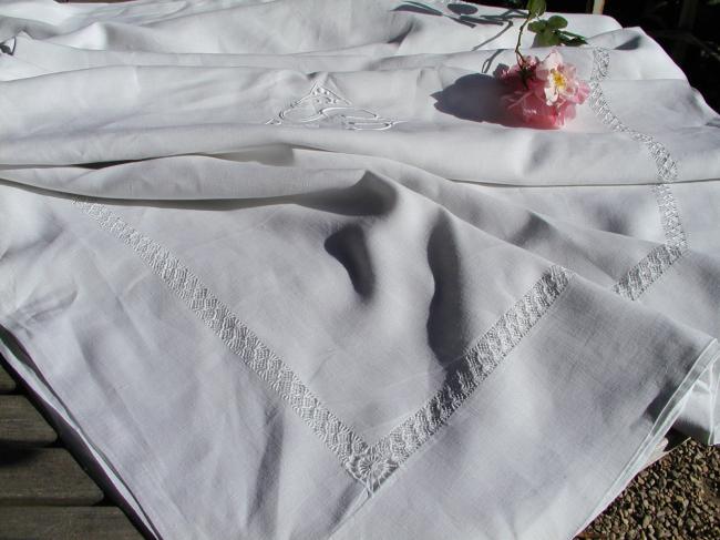 Enchanting pur fine linen sheet with monogramm GS and large drawn thread river