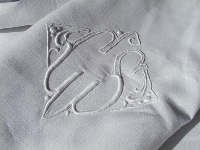 Enchanting pur fine linen sheet with monogramm GS and large drawn thread river