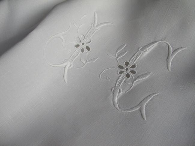 Marvellous pur linen sheet with hand-embroidered scalopped edge & monogram JC