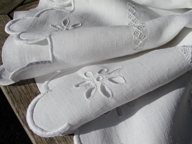 Marvellous pur linen sheet with hand-embroidered scalopped edge & monogram JC