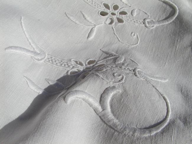 Marvellous pur linen sheet with hand-embroidered scalopped edge & monogram JC