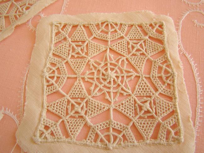 4 belles insertions en dentelle de Venise de couleur écrue 19ème