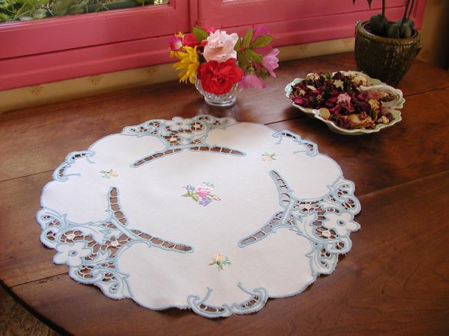 Gorgeous linen table centre with Richelieu works with bouquet of flowers