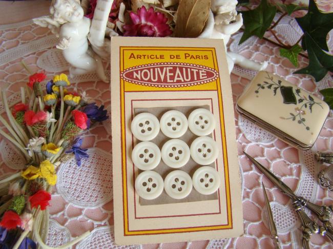 Jolie carte de 9 boutons ronds en opaline blanche' Article de Paris' 1930