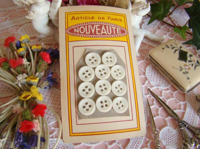 Jolie carte de 11 boutons ronds en opaline blanche' Article de Paris'1930