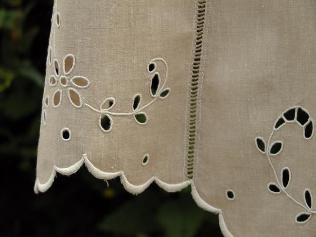 So charming  scalopped and Richelieu embroidered apron in linen 1900