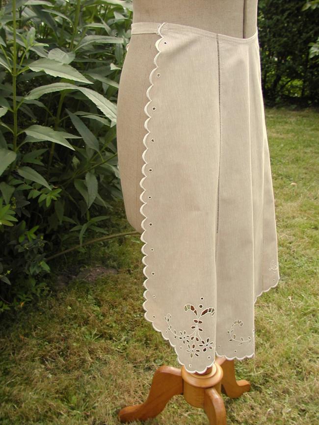 So charming  scalopped and Richelieu embroidered apron in linen 1900