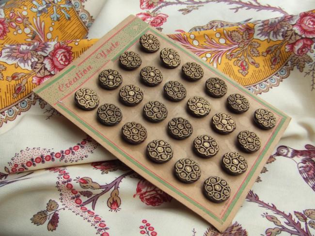 Superbe série de 24 boutons de couleur or,  imitation passementerie