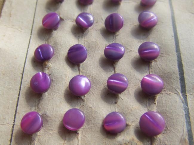 Très rare série de 24 boutons de poupée nacre&sur pied, en rose mauve 1900
