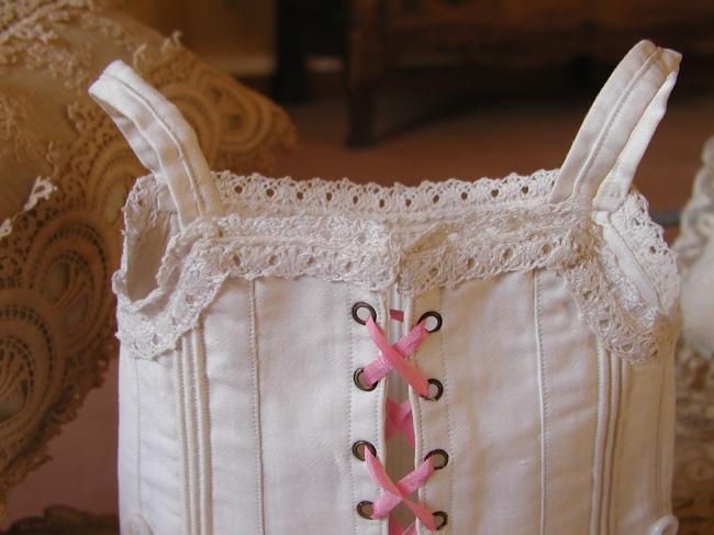 Merveilleux corset de poupée en soie et petite dentelle, taille n°10 (Jumeau?)