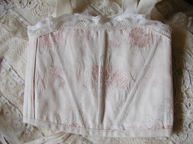 Adorable corset de poupée en broché de soie, petite dentelle et rubans de soie