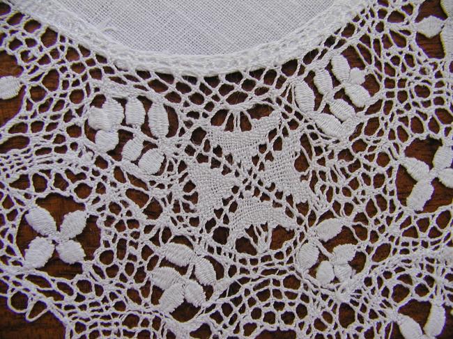 Gorgeous Bedfordshire bobbin lace doily with point d'esprit 1900
