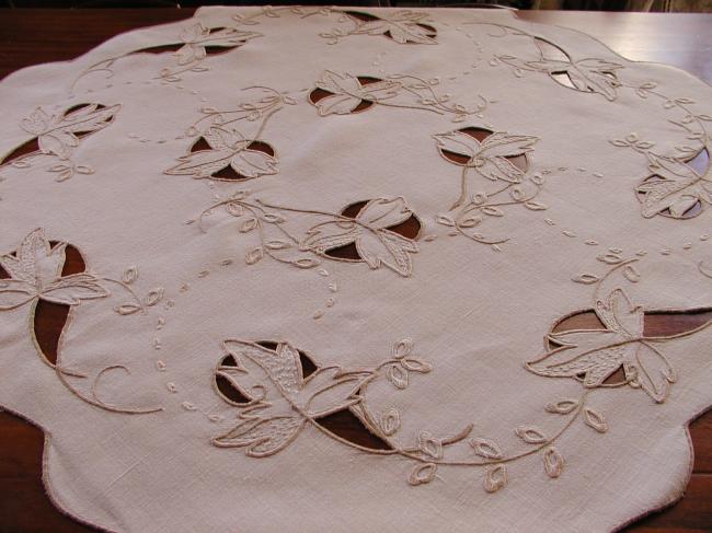 Lovely tablecloth with automn leaves fall embroidery